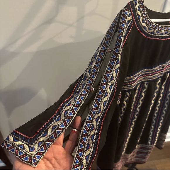 Embroidered black tunic - Picture 3 of 7
